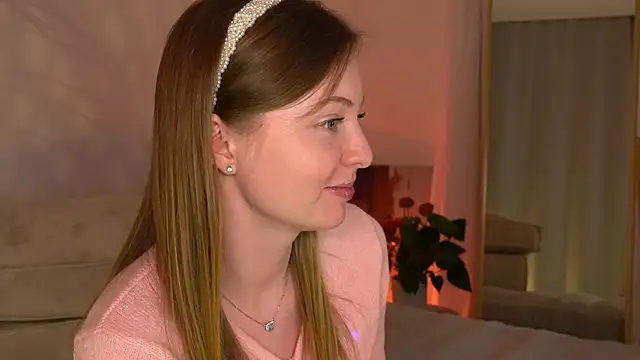  elisa omm  online show from November 20, 11:21 am