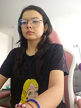 Snapshot of azumiichan chatting on January 6, 1:48 pm azumiichan online show from January 6, 1:48 pm