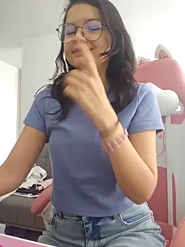 Snapshot of azumiichan chatting on January 17, 5:27 pm azumiichan online show from January 17, 5:27 pm