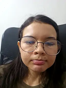 Snapshot of azumiichan chatting on February 1, 2:48 pm azumiichan online show from February 1, 2:48 pm