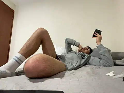 Snapshot of femboyxx69 chatting on April 18, 2:10 pm femboyxx69 online show from April 18, 2:10 pm