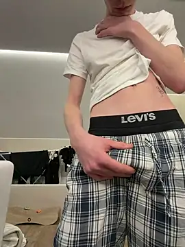 Snapshot of xxtwinkxxx chatting on February 14, 3:31 pm xxtwinkxxx online show from February 14, 3:31 pm