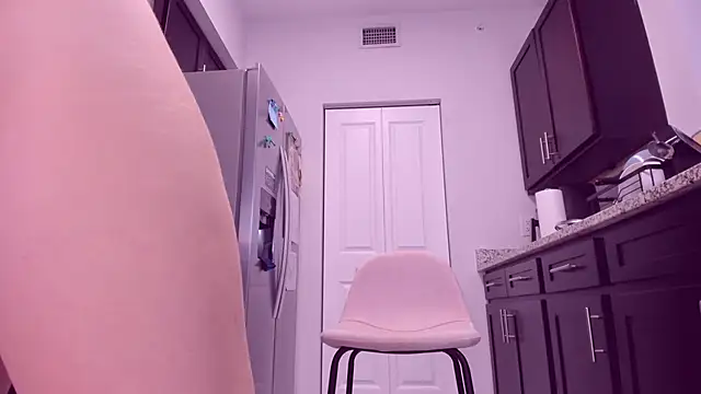 Snapshot of AngieDaniels1 chatting on November 20, 1:00 pm AngieDaniels1 online show from November 20, 1:00 pm