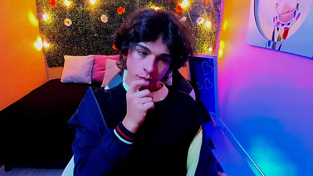 Luke Howland online show from January 21, 8:11 pm