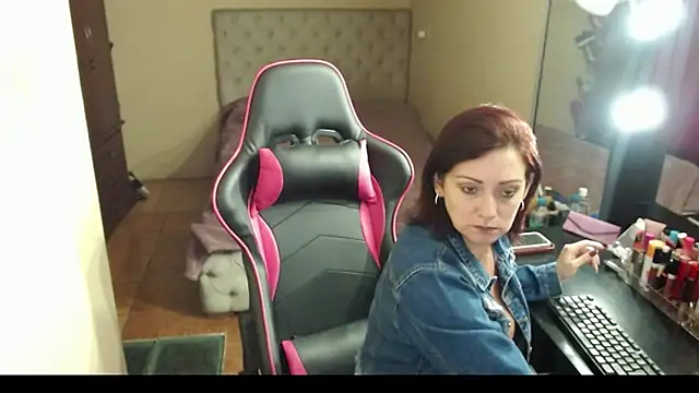 Carol Scottt online show from January 2, 7:55 am