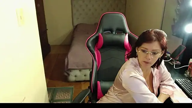 Carol Scottt online show from January 4, 4:11 pm