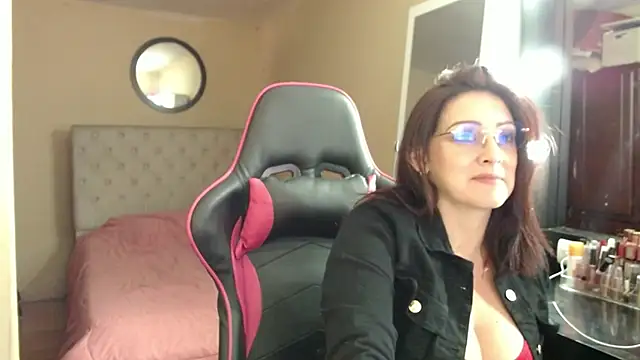 Carol Scottt online show from March 10, 8:36 pm