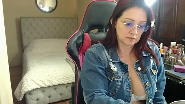Snapshot of Carol_Scottt chatting on June 18, 4:44 pm Carol Scottt online show from June 18, 4:44 pm