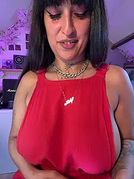 Snapshot of CarolaDrago chatting on April 17, 8:17 am CarolaDrago online show from April 17, 8:17 am