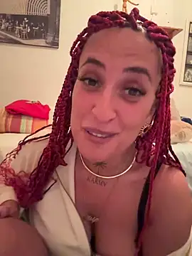 Snapshot of CarolaDrago chatting on April 22, 8:21 pm CarolaDrago online show from April 22, 8:21 pm