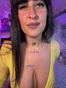 Snapshot of CarolaDrago chatting on May 11, 4:59 pm CarolaDrago online show from May 11, 4:59 pm