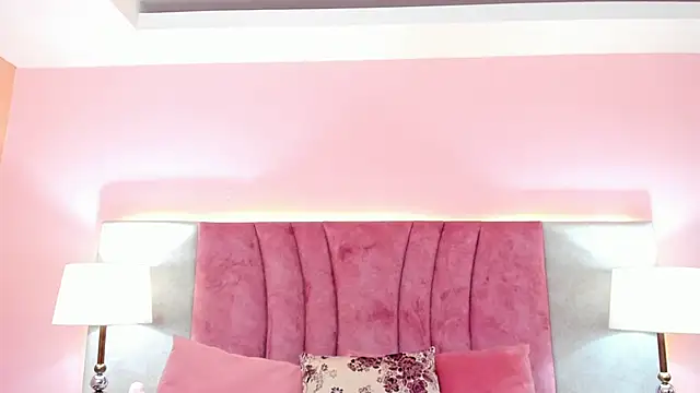 Snapshot of SophiaLaurens chatting on January 11, 9:36 am SophiaLaurens online show from January 11, 9:36 am