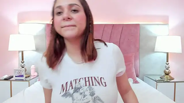 Snapshot of SophiaLaurens chatting on January 11, 3:42 pm SophiaLaurens online show from January 11, 3:42 pm