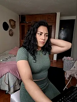 Thaliacooper  online show from March 8, 9:29 pm