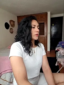 Thaliacooper  online show from March 11, 5:46 pm