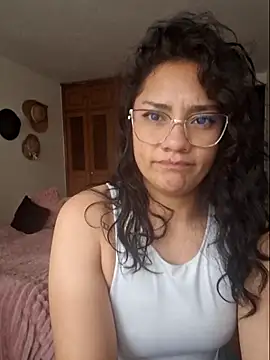 Thaliacooper  online show from September 24, 6:00 pm