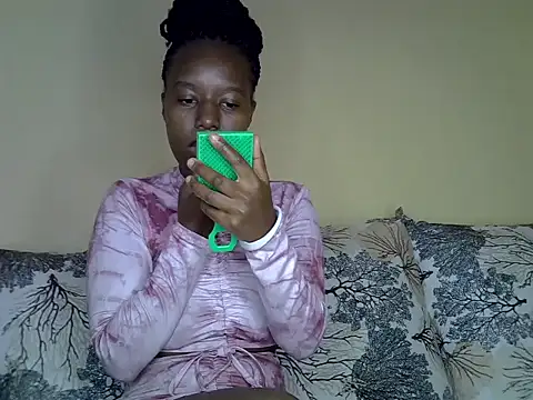 Snapshot of Oliviia_ chatting on January 18, 10:39 am Oliviia  online show from January 18, 10:39 am