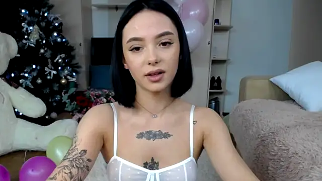 Snapshot of AlmaSquirt chatting on December 15, 6:29 am AlmaSquirt online show from December 15, 6:29 am