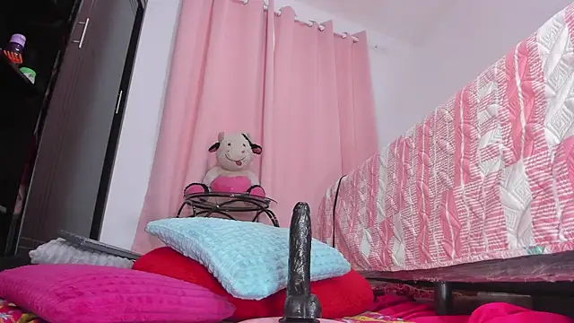 Snapshot of msschloee_ chatting on February 18, 10:25 pm msschloee online show from February 18, 10:25 pm