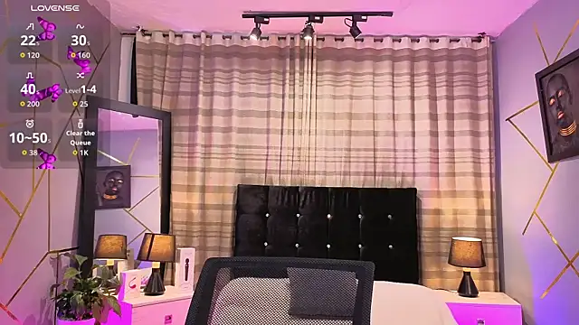 Megan Do Santos online show from November 6, 8:43 pm