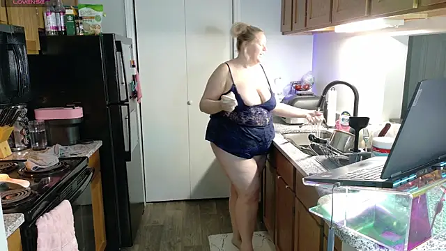 Snapshot of siennaxluxx chatting on October 13, 8:20 pm siennaxluxx online show from October 13, 8:20 pm