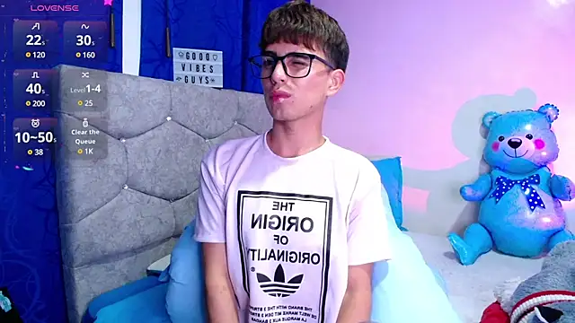 OwenBluee online show from January 11, 12:01 am