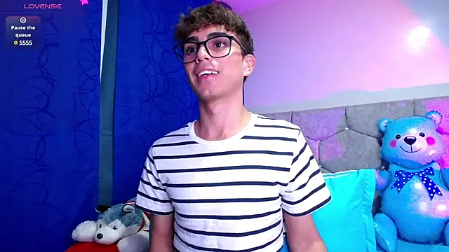 OwenBluee online show from February 4, 8:46 am