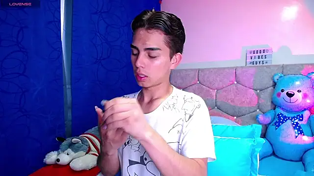 OwenBluee online show from February 7, 2:15 pm