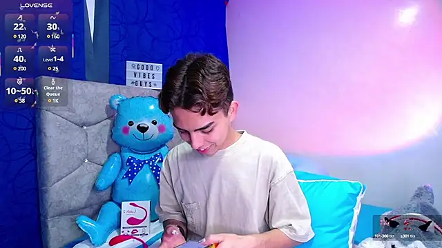 OwenBluee online show from March 1, 5:52 am