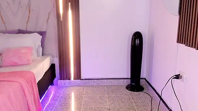 mia six66 online show from October 5, 12:03 pm