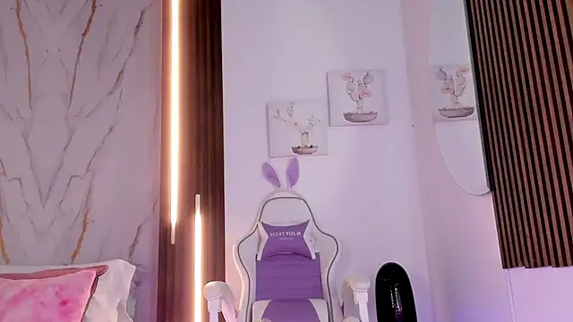 mia six66 online show from October 8, 11:30 am