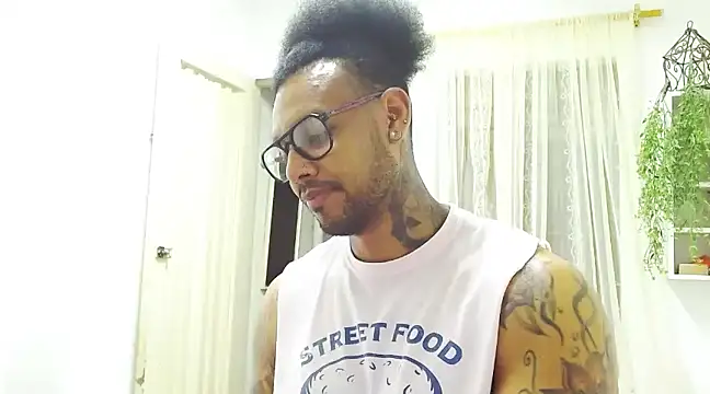 Snapshot of LewisStrong chatting on January 30, 7:15 pm LewisStrong online show from January 30, 7:15 pm