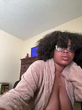 Snapshot of diamondjayeee chatting on July 5, 9:11 pm diamondjayeee online show from July 5, 9:11 pm