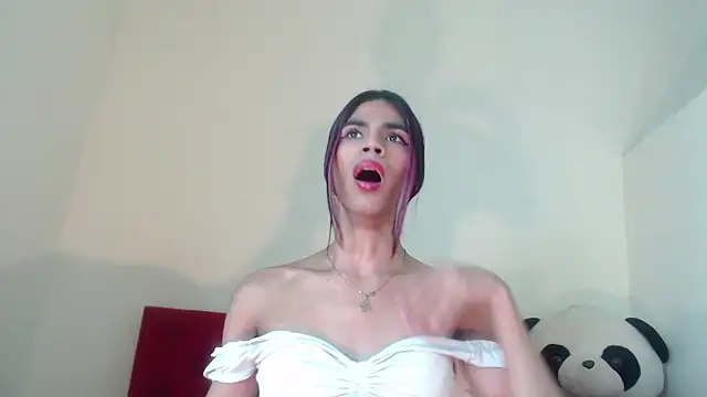 Snapshot of Luluu_08 chatting on February 3, 5:03 pm Luluu 08 online show from February 3, 5:03 pm