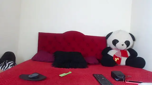 Snapshot of Luluu_08 chatting on February 6, 2:04 pm Luluu 08 online show from February 6, 2:04 pm