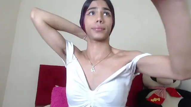 Snapshot of Luluu_08 chatting on February 11, 11:12 pm Luluu 08 online show from February 11, 11:12 pm