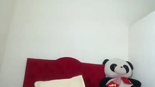 Snapshot of Luluu_08 chatting on February 12, 4:44 pm Luluu 08 online show from February 12, 4:44 pm