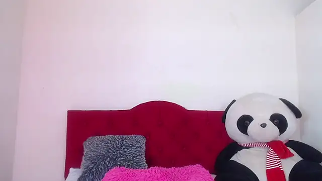 Snapshot of Luluu_08 chatting on February 21, 4:59 pm Luluu 08 online show from February 21, 4:59 pm