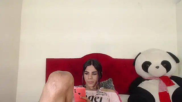 Snapshot of Luluu_08 chatting on February 21, 8:05 pm Luluu 08 online show from February 21, 8:05 pm