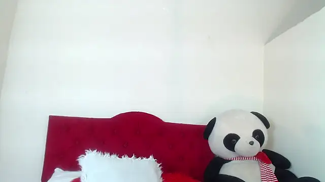 Snapshot of Luluu_08 chatting on February 27, 8:20 pm Luluu 08 online show from February 27, 8:20 pm