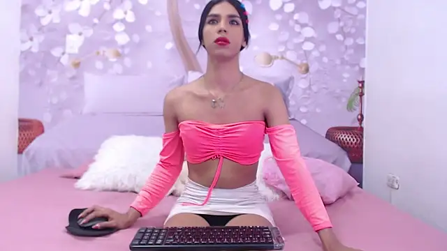 Snapshot of Luluu_08 chatting on September 24, 6:55 pm Luluu 08 online show from September 24, 6:55 pm