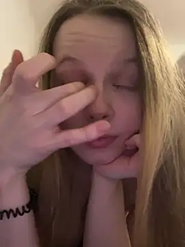 wrenlie online show from December 13, 5:43 pm