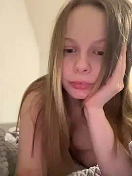 wrenlie online show from February 4, 5:12 pm