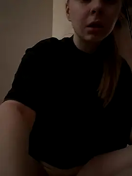 wrenlie online show from September 18, 3:30 am