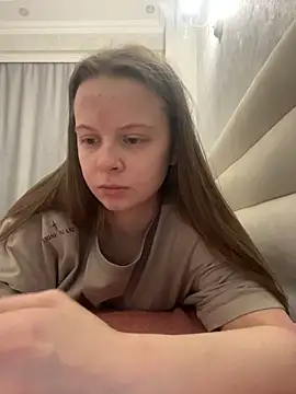 wrenlie online show from December 15, 3:00 am