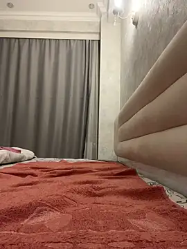 wrenlie online show from December 16, 2:49 am