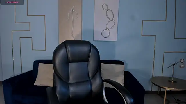 Snapshot of KatieStonne chatting on February 25, 3:20 am KatieStonne online show from February 25, 3:20 am