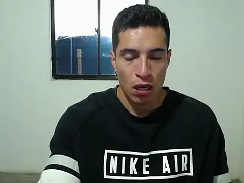 Snapshot of jack_pergurtson01 chatting on May 18, 10:37 pm jack pergurtson01 online show from May 18, 10:37 pm
