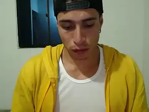 Snapshot of jack_pergurtson01 chatting on June 9, 12:11 am jack pergurtson01 online show from June 9, 12:11 am