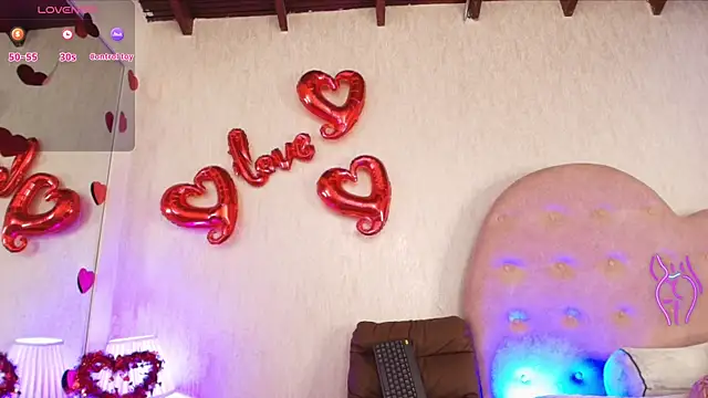 Snapshot of mariablonde_ chatting on February 14, 7:54 pm mariablonde online show from February 14, 7:54 pm